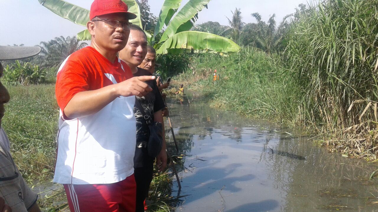 Akhyar Tinjau Pengorekan Parit Siluang Martubung