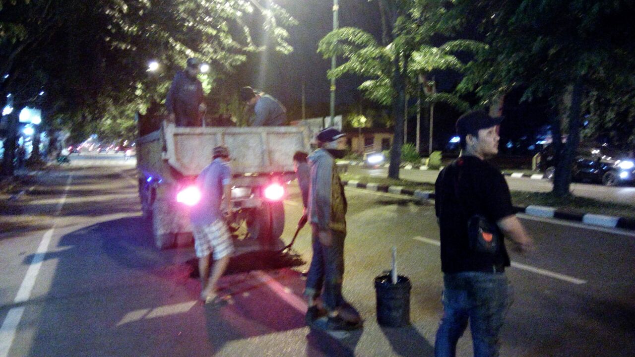 Dinas PU Patching & Bersihkan  Jalan