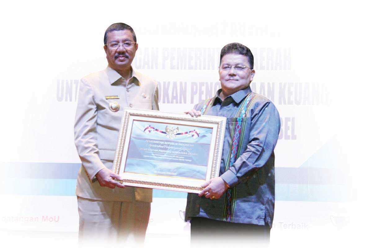 Gubsu Terima Penghargaan Tertinggi Menkeu