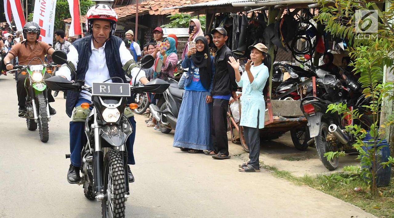 Jokowi Naik Trail Serahkan SK Pemanfaatan Hutan untuk Petani