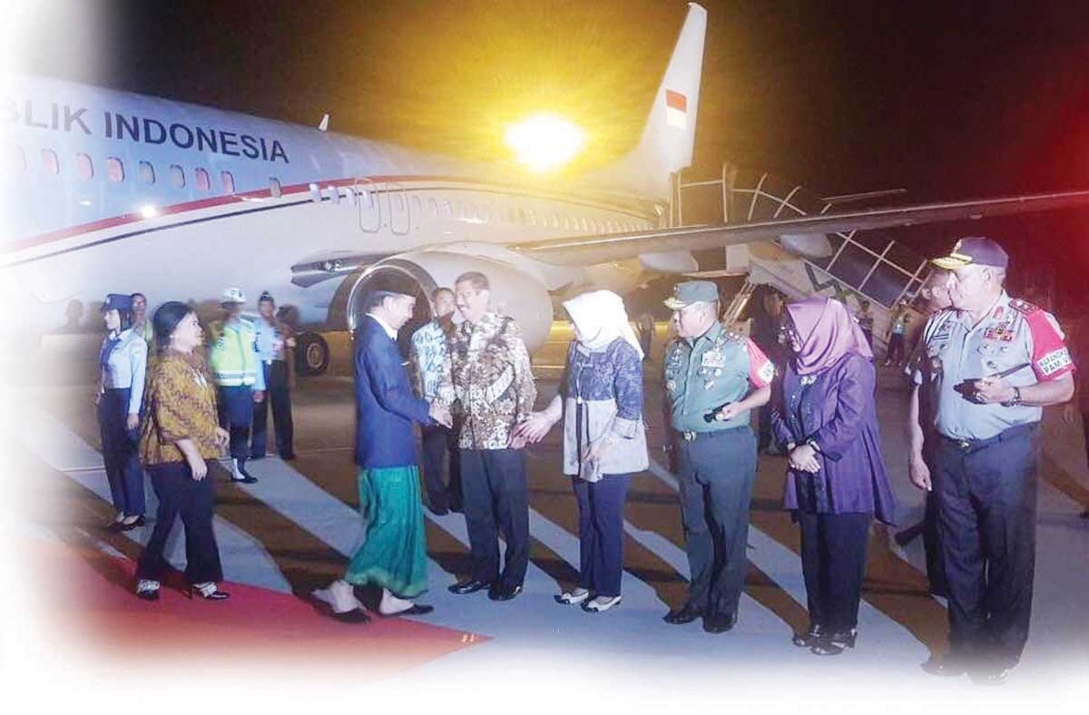 Jokowi dan Keluarga Tiba di Medan