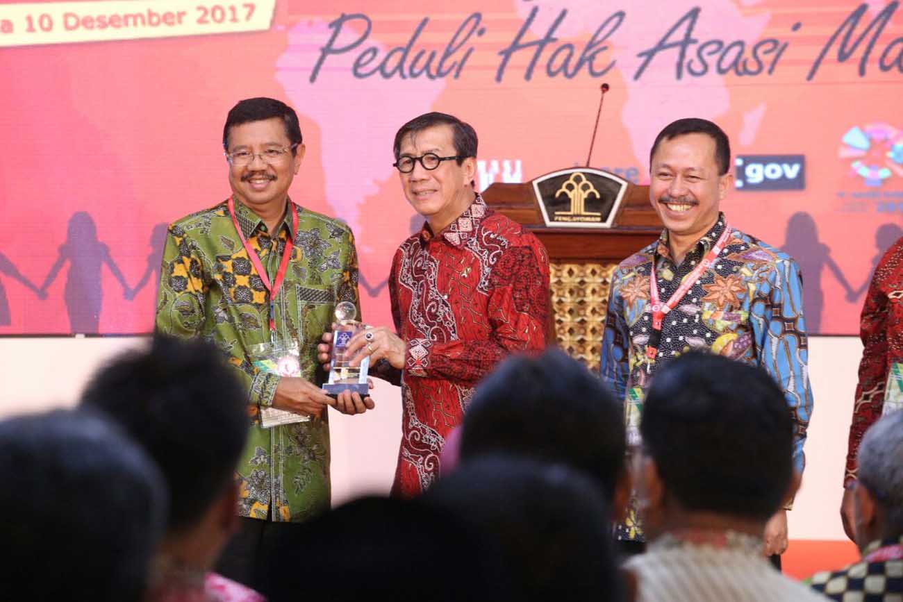 Gubsu Raih Penghargaan Peduli HAM