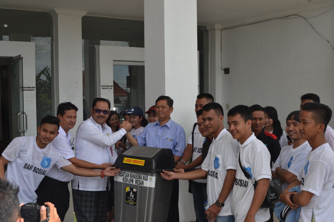 KMN Komisariat UPMI Medan Bakti Sosial Bersih Lingkungan