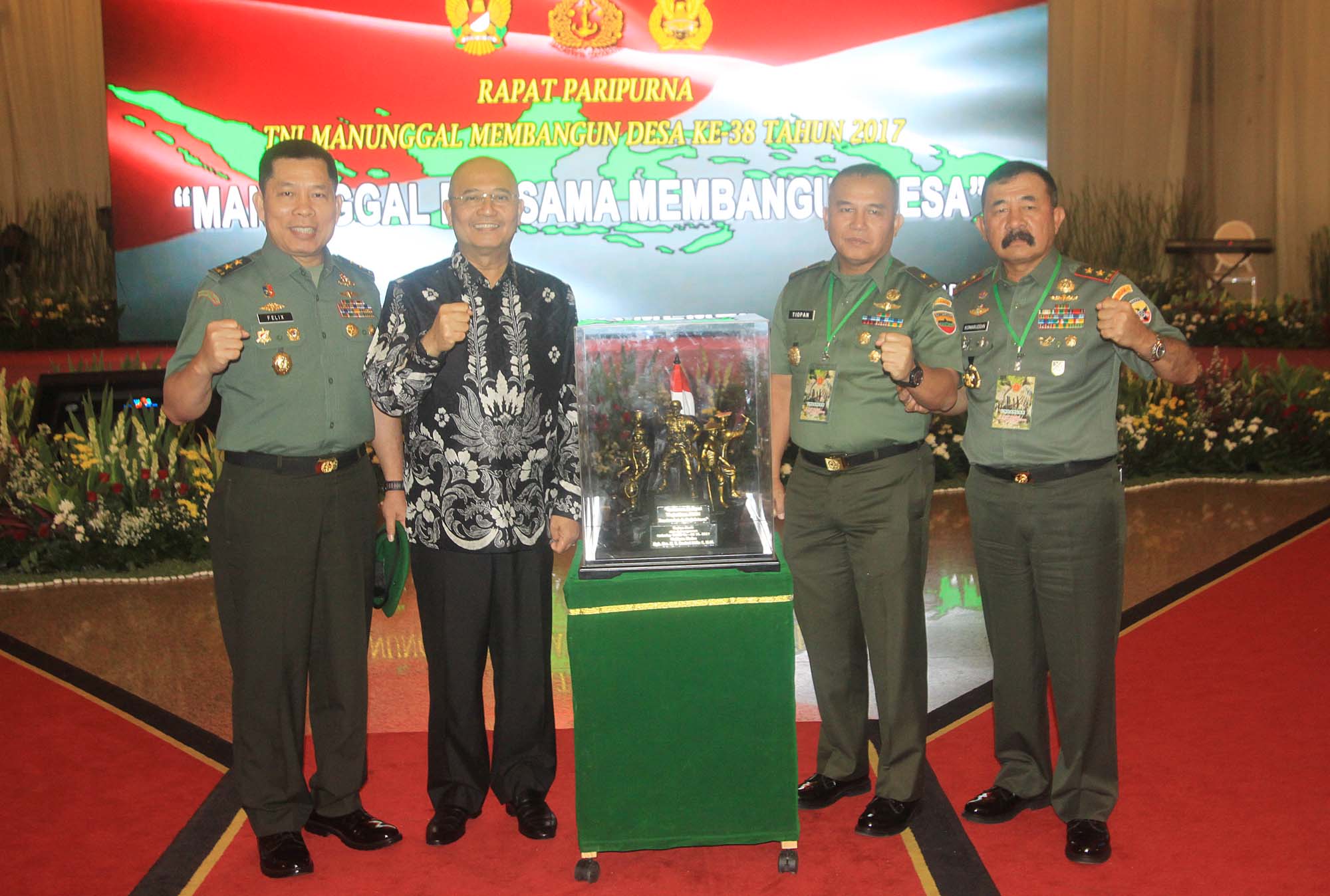 Walikota Medan Terima Penghargaan Panglima TNI