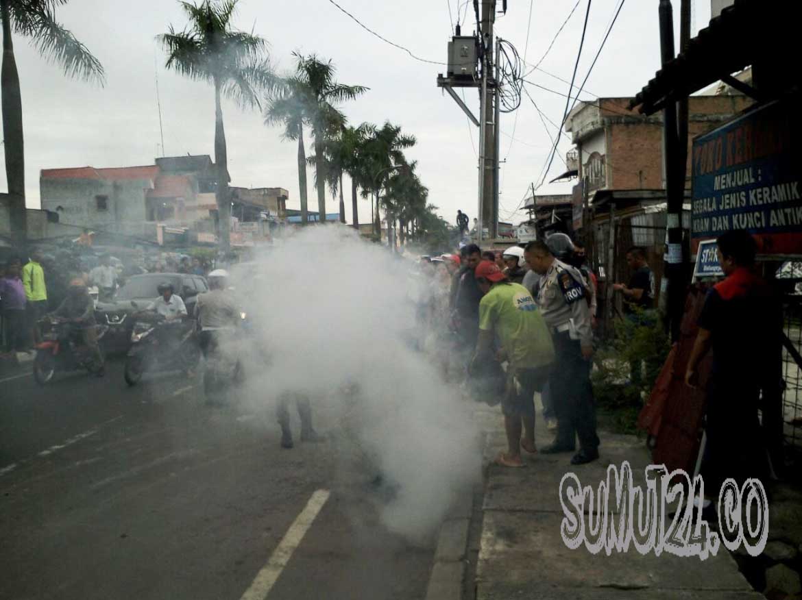 Demo Supir Angkot Ricuh di Simpang Kwala