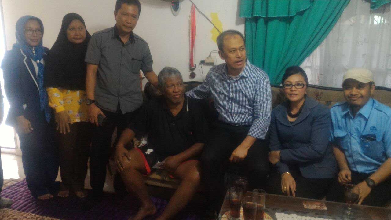 Direksi PDAM Tirtanadi Jenguk Mantan Pegawai Sekaligus Pemain PSMS