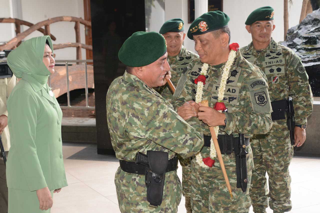 Letjen Edy Rahmayadi Pimpin Penerimaan Pangkostrad Baru