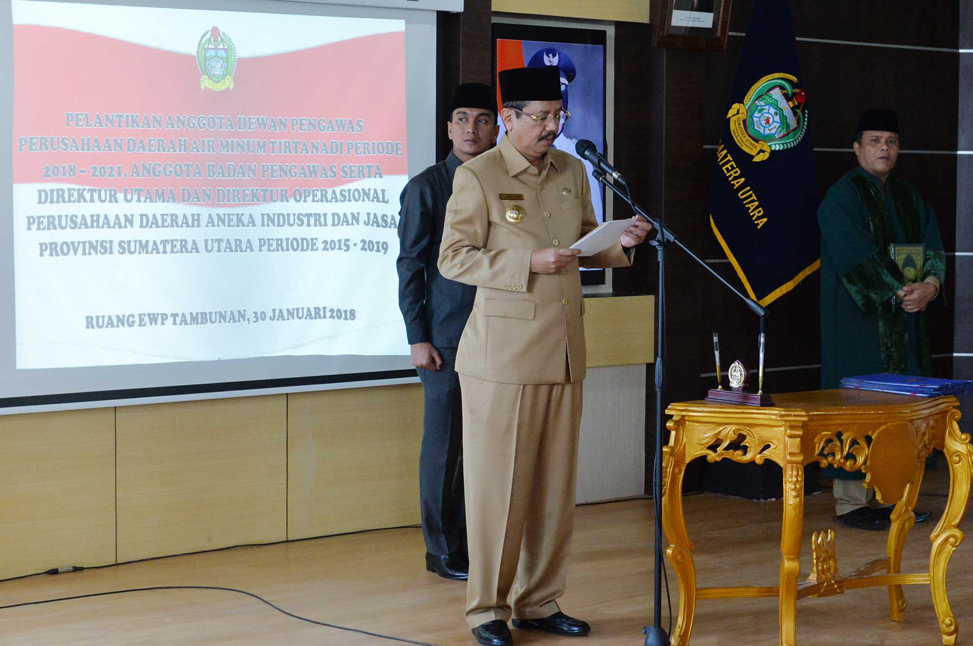 Gubsu Lantik Dewan Pengawas PDAM Tirtanadi dan PD AIJ