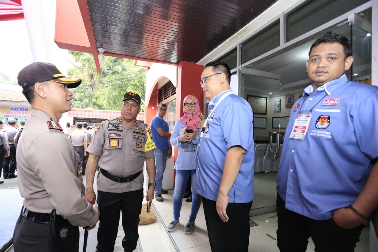 Kapoldasu Pimpin Langsung Pengamanan KPU Sumut