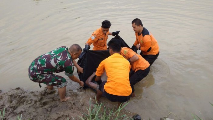 Warga Tamiang Temukan Mayat Mengapung