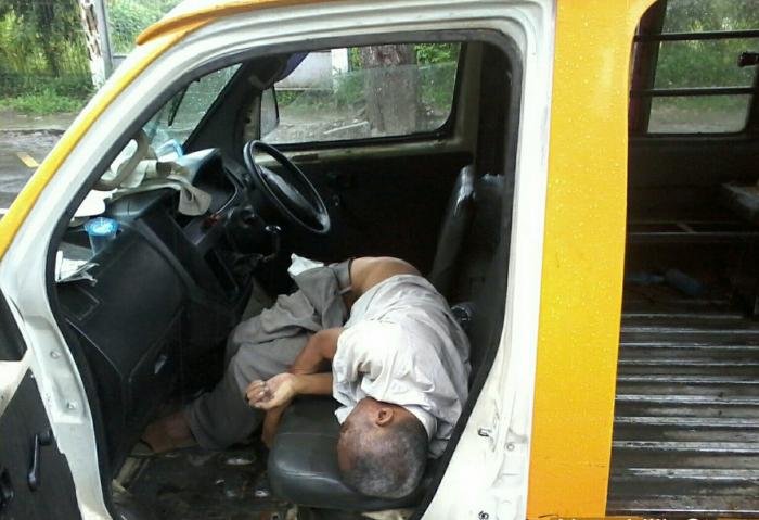 Diduga Terserang Jantung, Sinurat Tewas Dalam Angkot