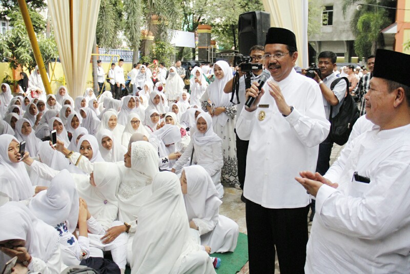 Hasil Survei SPIN, Tengku  Erry Peringkat Atas