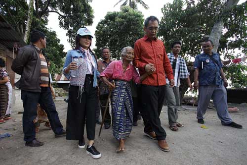 Sihar Temui Nenek Saulina