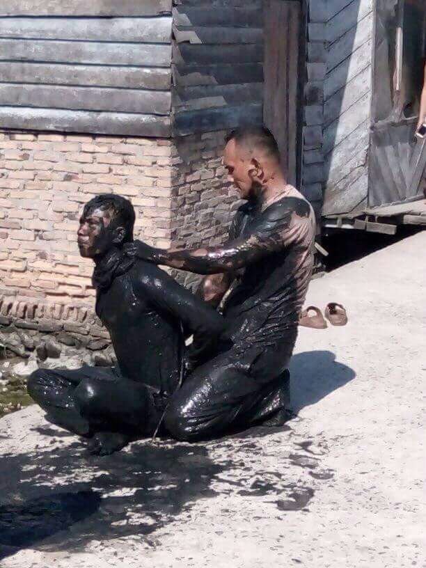 Kabur Saat Ditangkap, BD Sabu Mandi Lumpur Kecebur Got