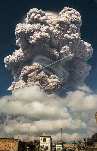 Sinabung Meletus, Dua Desa Hujan Batu