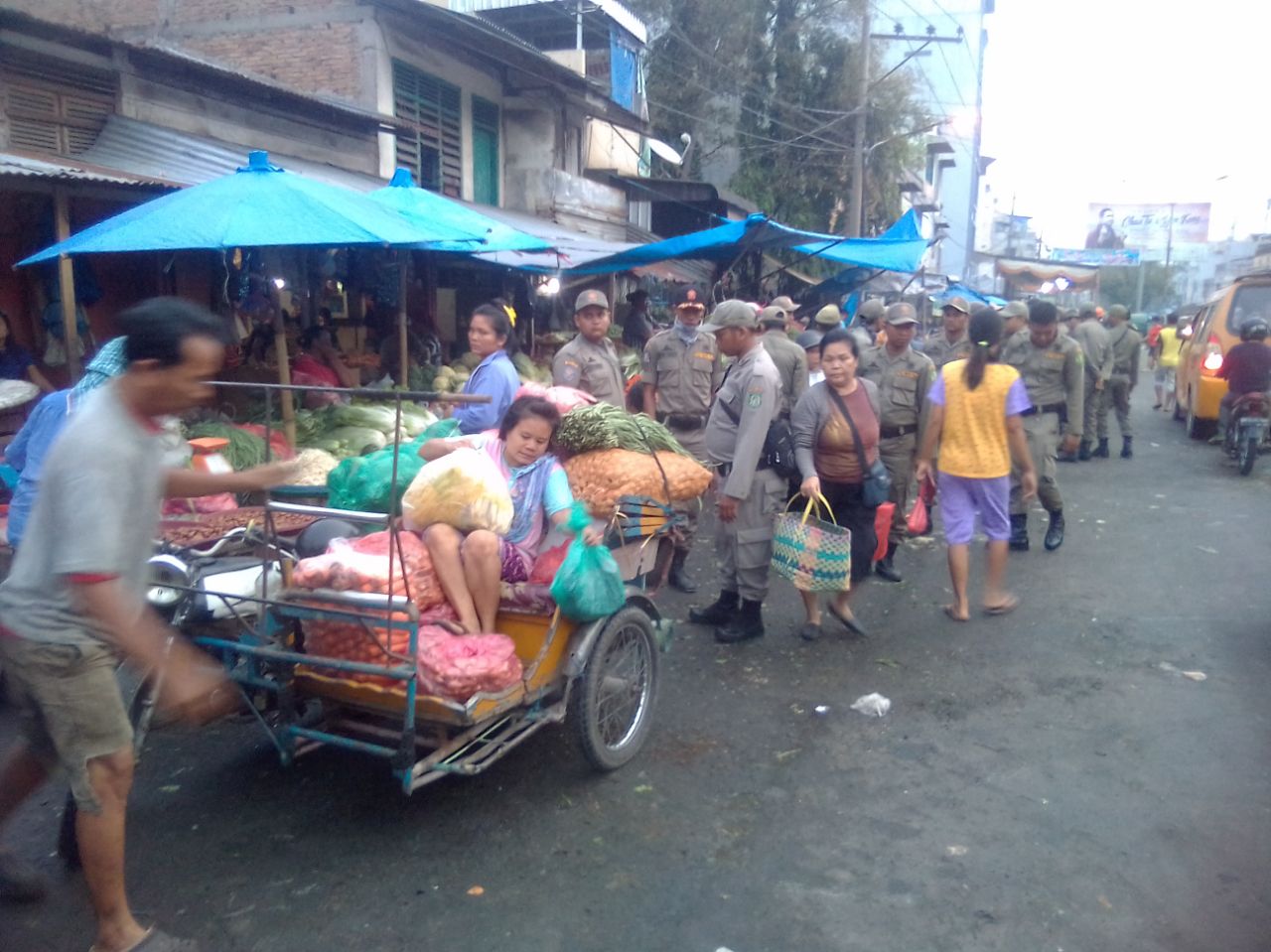 Satpol PP Tertibkan PKL di 4 Lokasi Pasar Tradisional