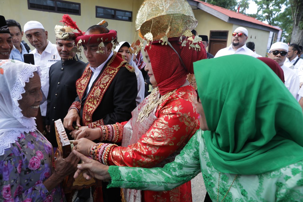 Edy-Nawal Lubis Disambut Masyarakat Natal,  Diarak Bak Raja dan Ratu, Eddy: Saya Bak Pengantin Baru