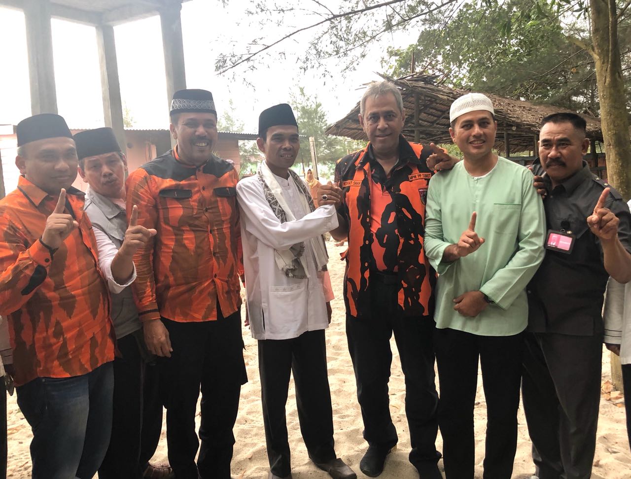 Ustad Somad Tabligh Akbar di Cemara Kembar