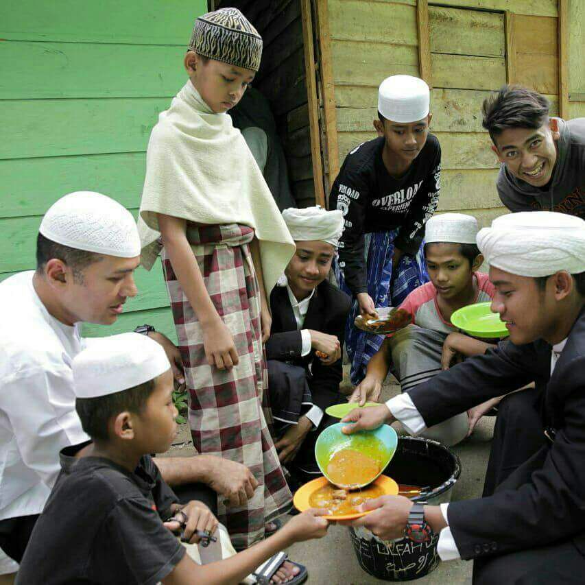 Kunjungi Pesantren Musthafawiyah, Ijeck Beri Beasiswa
