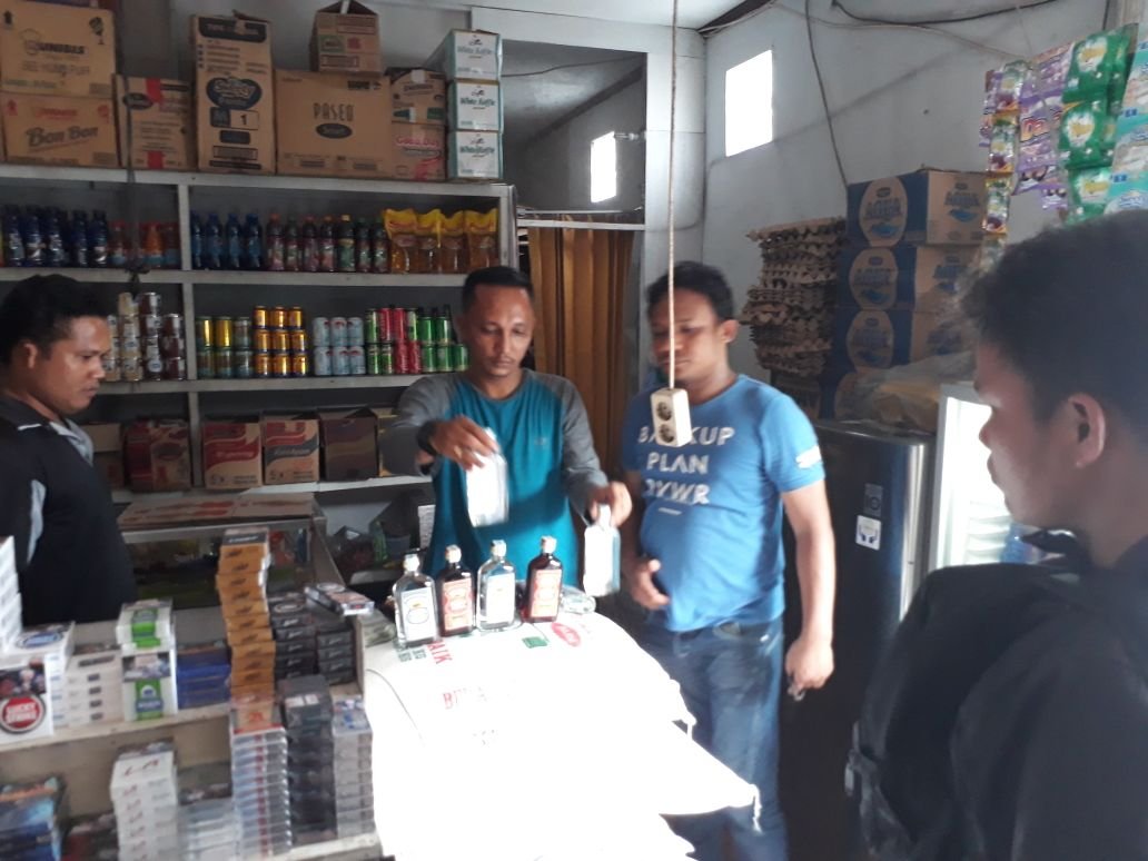 Puluhan Botol Miras Berbagai Merk Diamankan