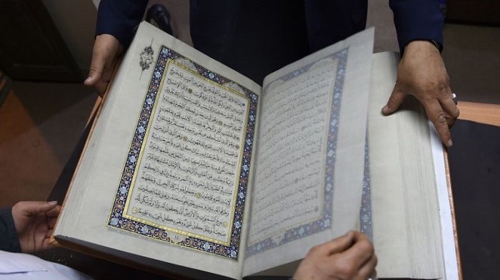 Al Quran Berbahan Sutra di Afghanistan