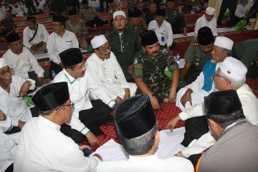 Gubsu Erry Safari Ramadhan Bersama Panglima TNI