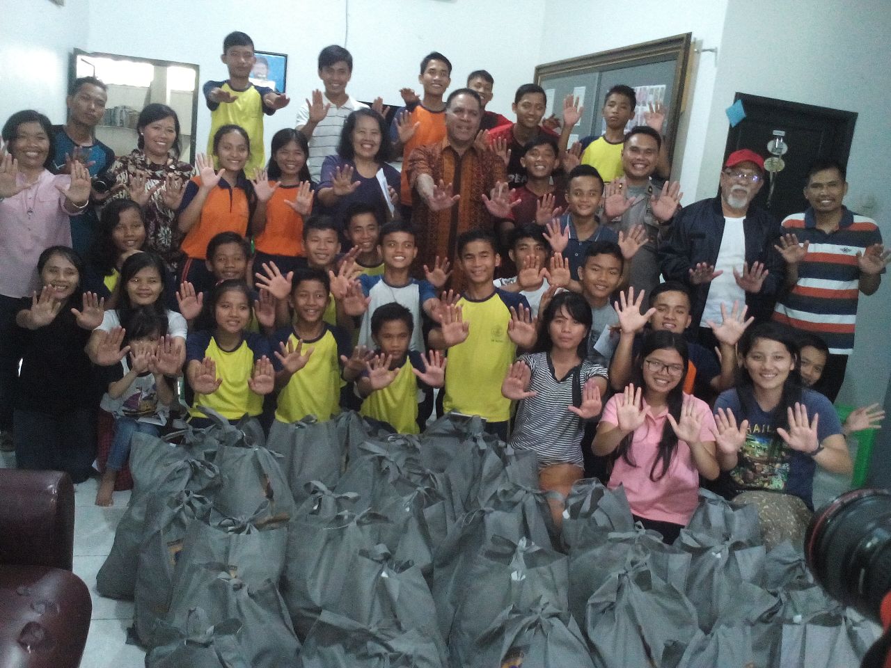 Kapolsek Delitua Dampingi Kapoldasu Kunjungi Panti Asuhan YACAN