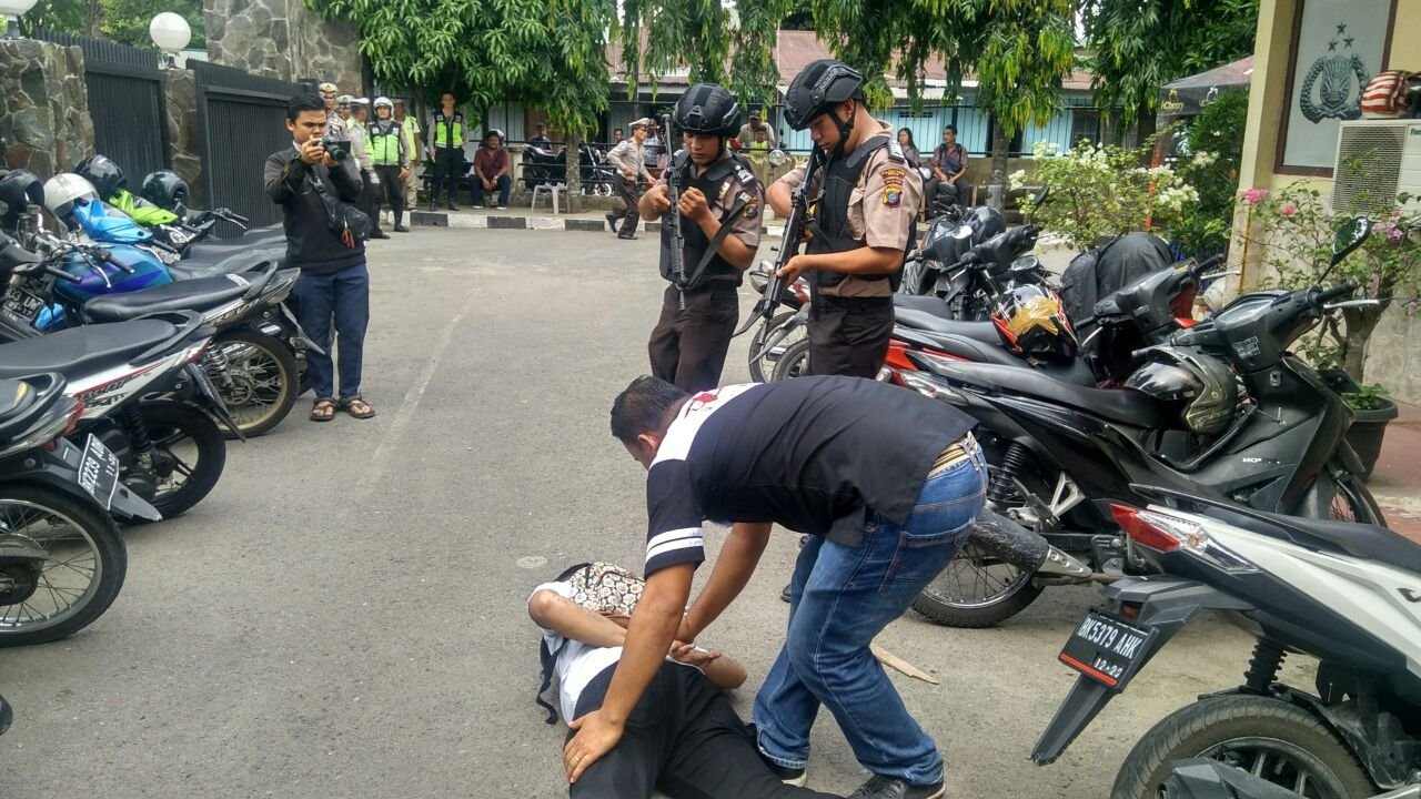 Polsek Sunggal Simulasi Pengamanan Aksi Teroris
