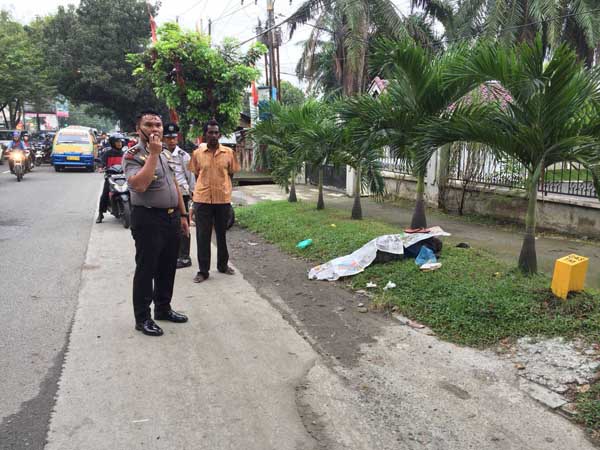 Polsek Delitua Evakuasi Mayat Gepeng di Jalan AH Nasution