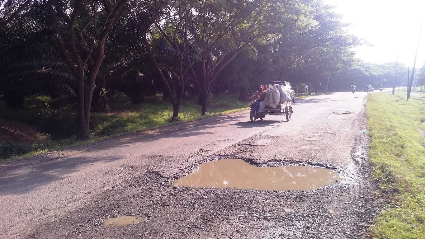 Jalan Lintas Sergai Rusak Imbas Dari Pembangunan Tol MKTT, PT Pembangunan Perumahan  Tutup Mata