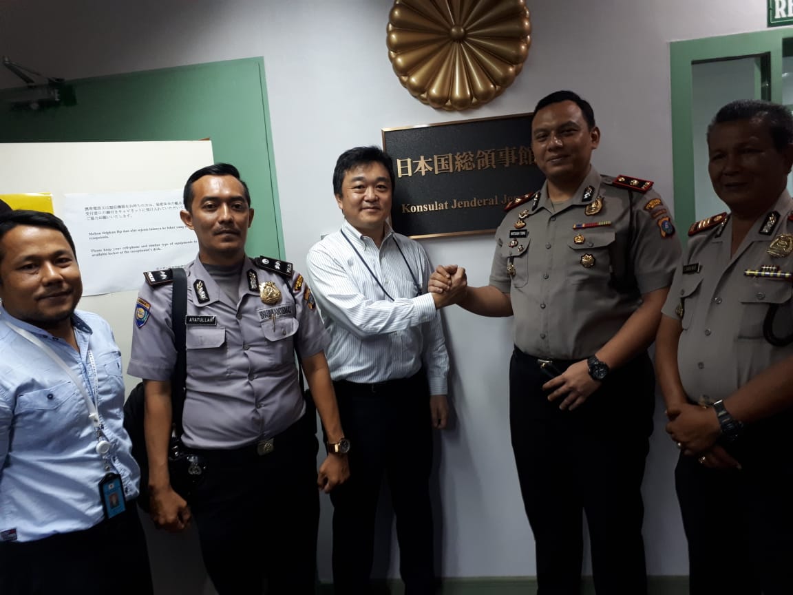 Berkunjung ke Konsulat Jepang, Kapolsek Medan Baru Terima PIN Penghargaan