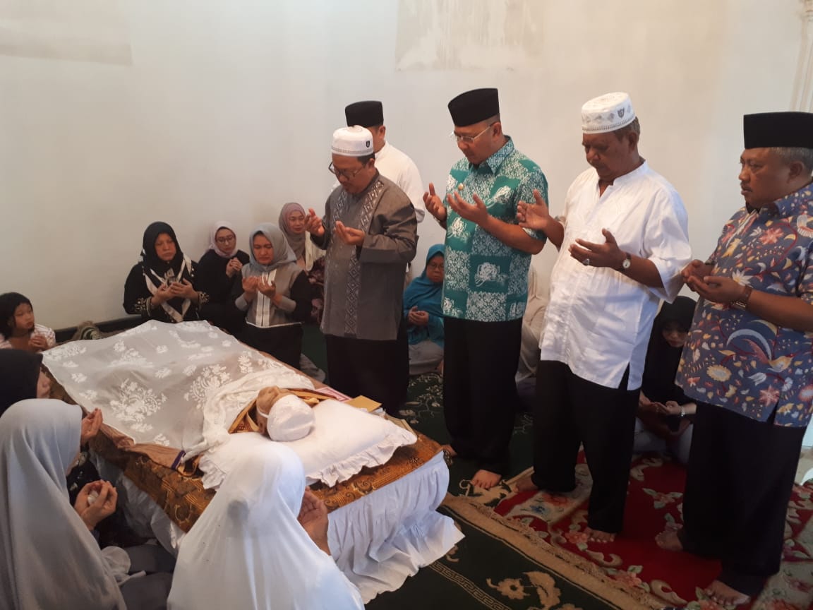 Wali Kota Takziah Ke Rumah Orang Tua Camat Medan Selayang