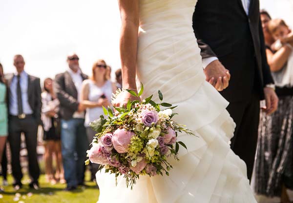 7 Busana yang Tidak Seharusnya Kamu Pakai saat Kondangan