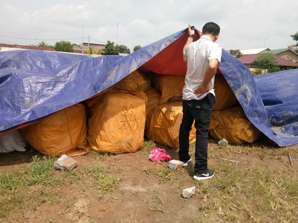 Gudang Pakaian Monja Dibongkar Polisi