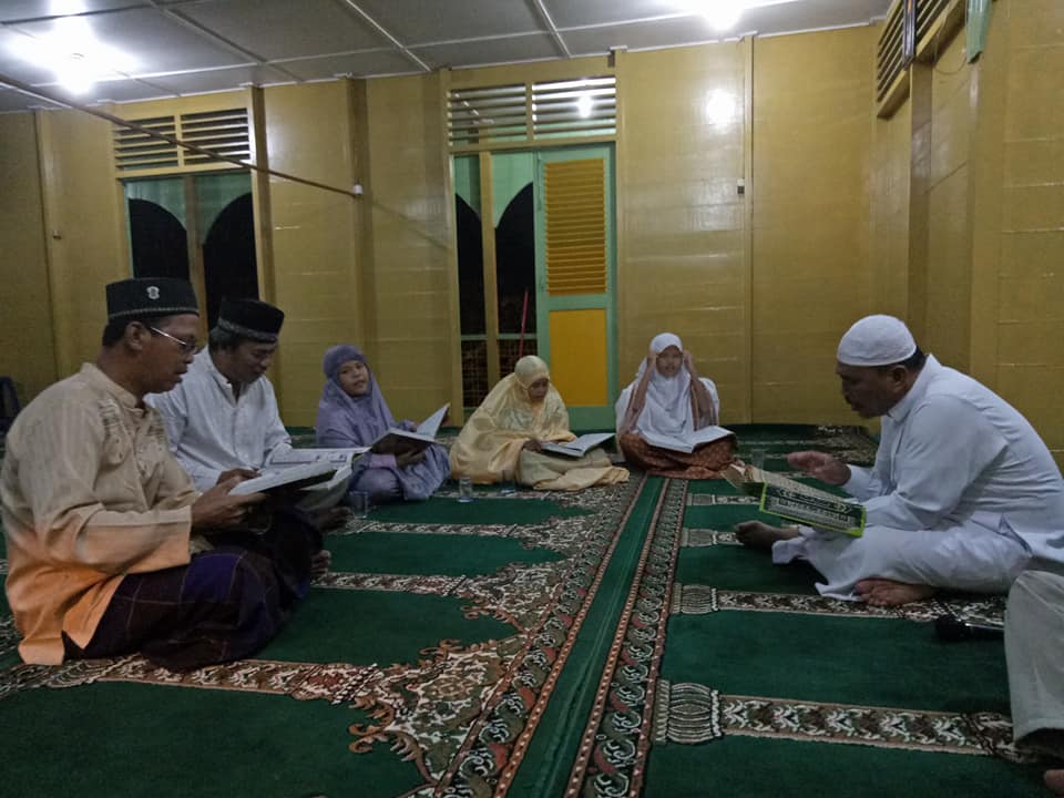 Peserta Khatam Al Quran di Masjid Al Azhar Dimanjakan Roti Jala Kari Ayam