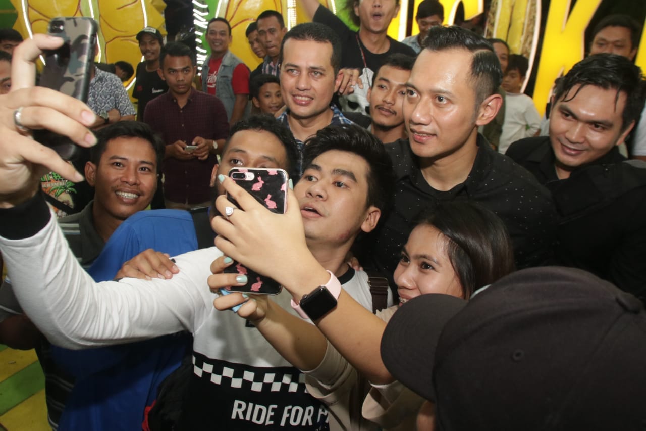Ijeck dan AHY Kumpul Bareng Bikers Sambil Makan Durian