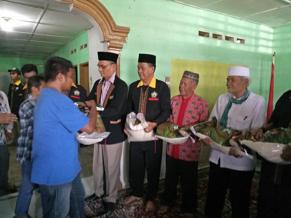 Hikma Sumut Bagikan 500 Paket Ramadhan dan Santunan Anak Yatim