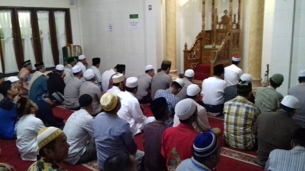 Kapolsek Medan Helvetia Bersama Team Safari Ramadhan Polrestabes Medan Sholat Tarawih Berjamaah