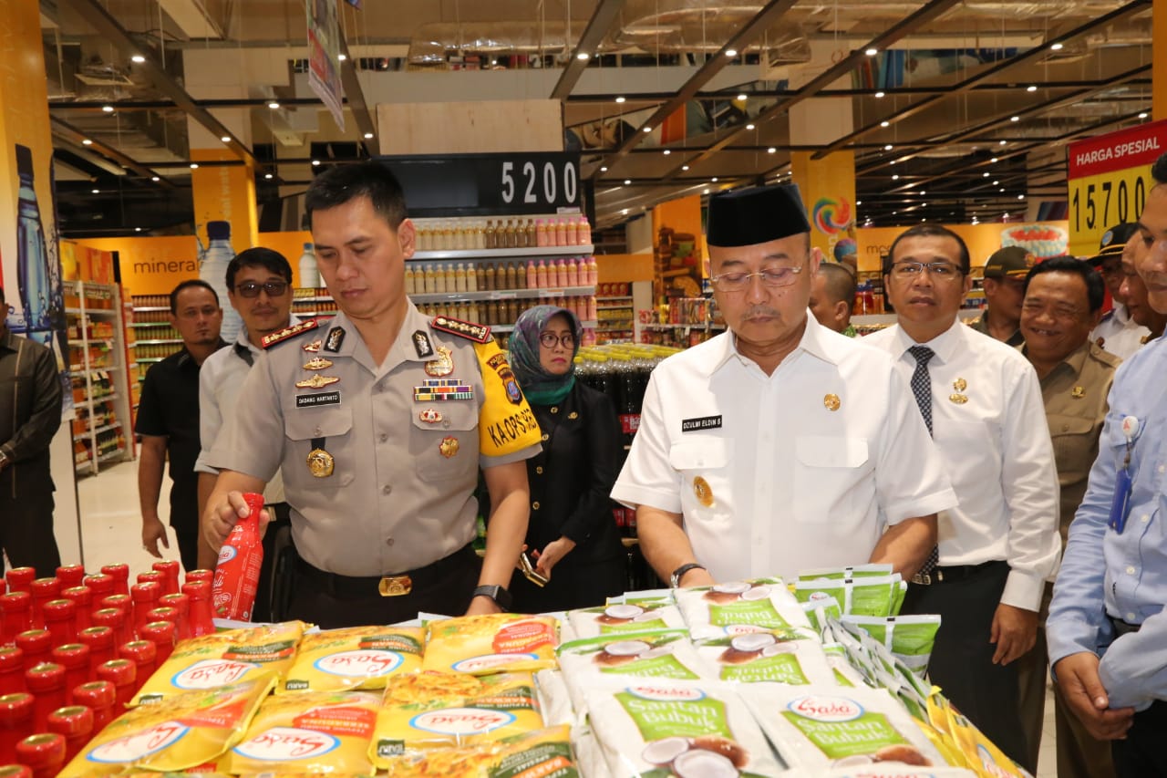 Kapolrestabes Medan Tinjau Harga Makanan di Sejumlah Pasar