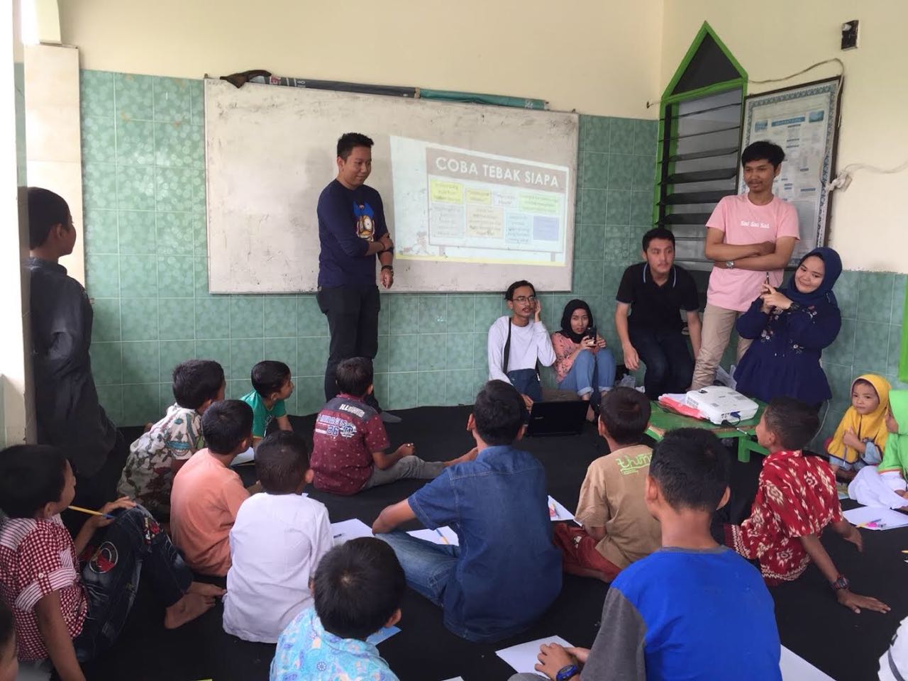 Reggy Nouvan, Komikus Muda  Medan yang Gemar  Berbagi Ilmu dengan Anak Yatim