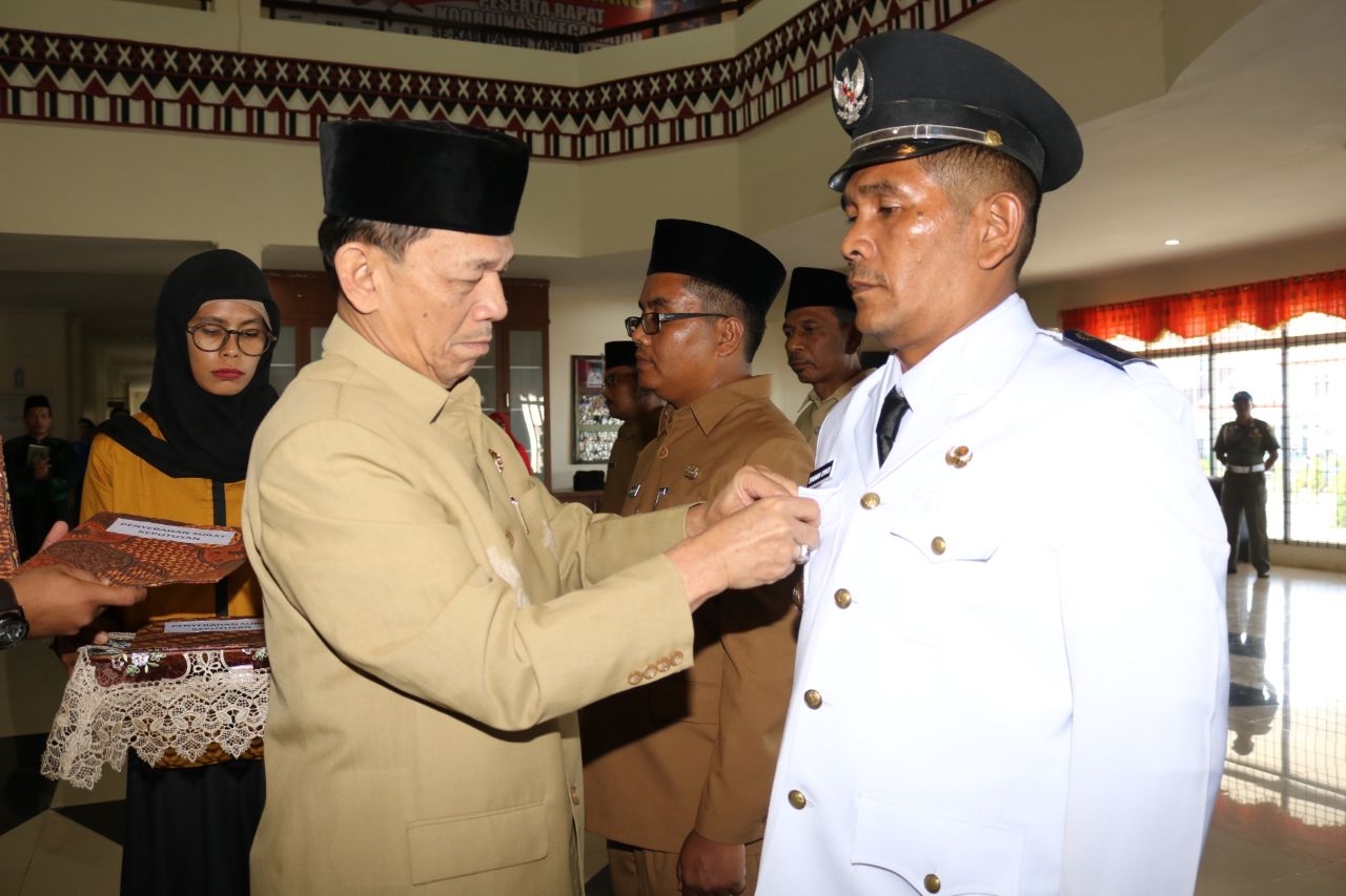 Bupati Tapsel Lantik Pejabat Eselon III dan IV