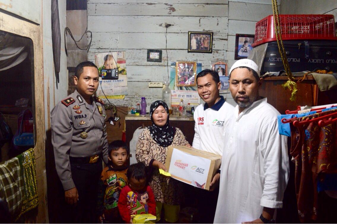 Polsek Sunggal Bersama Lembaga Kemanusian Berbagi Sembako