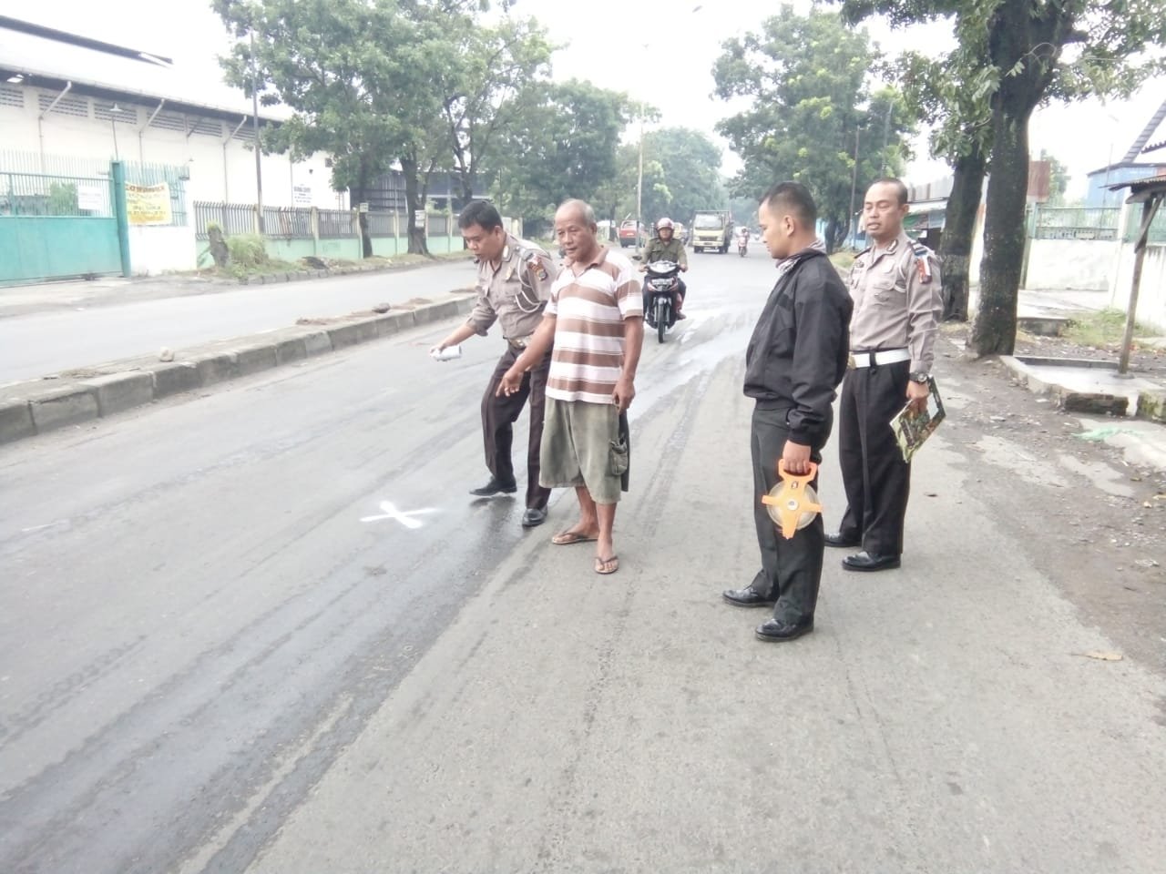 Mobil Trailer Vs Honda BK 4878 ADZ, 1 Tewas di Tempat