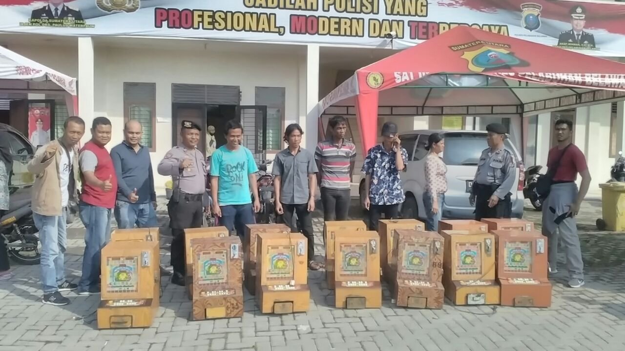 Polres Belawan Amankan 14 Mesin Jackpot beserta PemainnyaÂ 