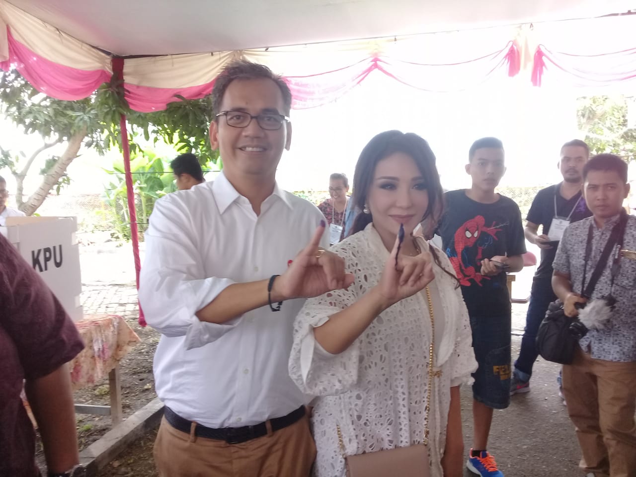 Sihar Sitorus Coblos di TPS 7, Masyarakat Antusias Untuk Perubahan