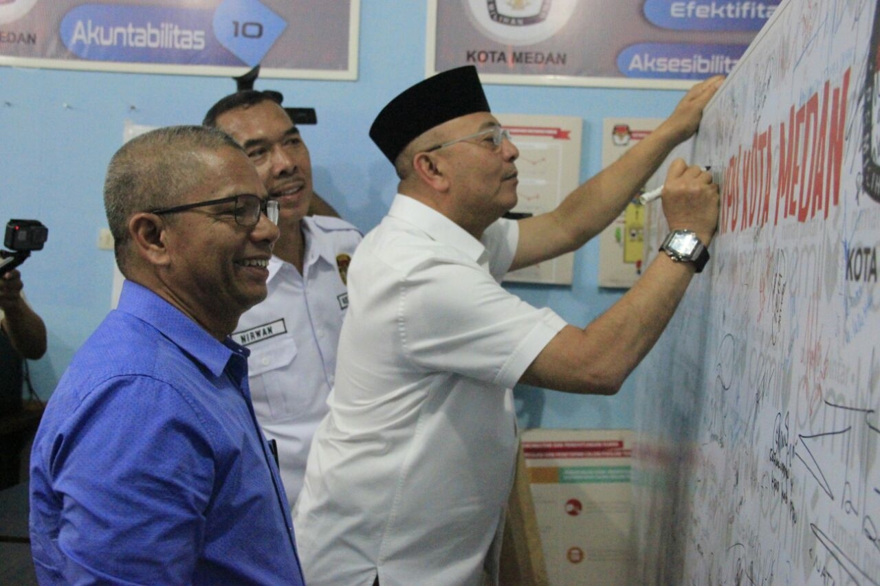 Walikota Medan Tinjau KPUD Pastikan Penyelenggaraan Pilgubsu Lancar