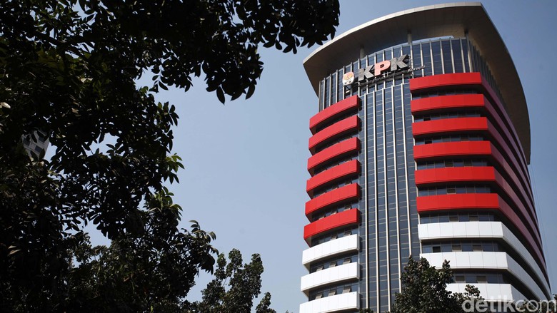 KPK Tahan Arifin Nainggolan