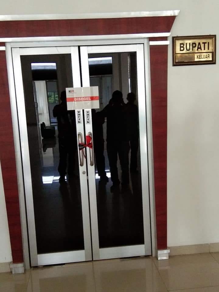 KPK Geledah Ruang Dinas Bupati Labuhan Batu Panggonal Harahap