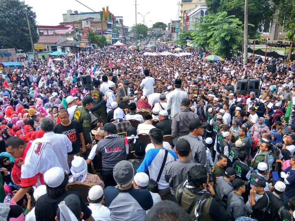 Massa Ganti Presiden Lebih banyak dari Tetap Presiden