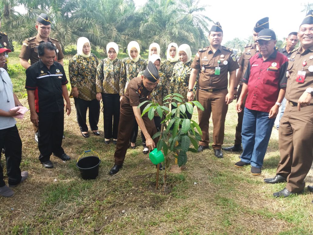 Kejari Batubara Tanam 500 Pohon, Hari Bhakti Adhyaksa